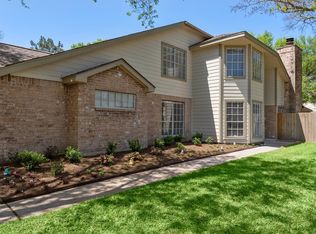 8451 Greenleaf Lake Dr, Houston, TX 77095