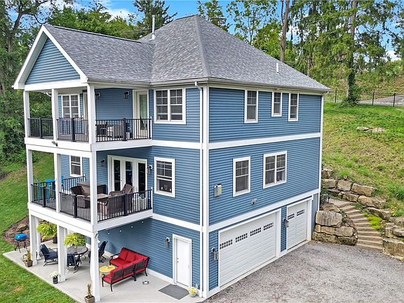 3rd image of 419 Harmony Rd