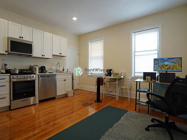 1218 Commonwealth Ave #18 — Photo 1