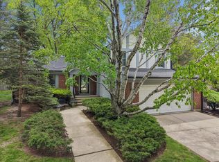 499 Highland Grove Dr, Buffalo Grove, IL 60089