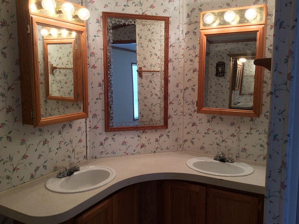 2nd image of 115 Caesars Cir