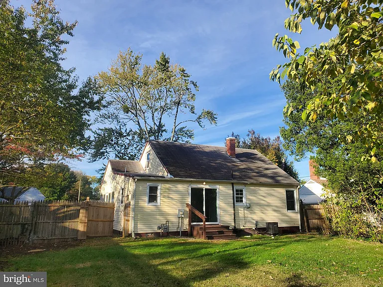 73 Upland Ave — Photo 4