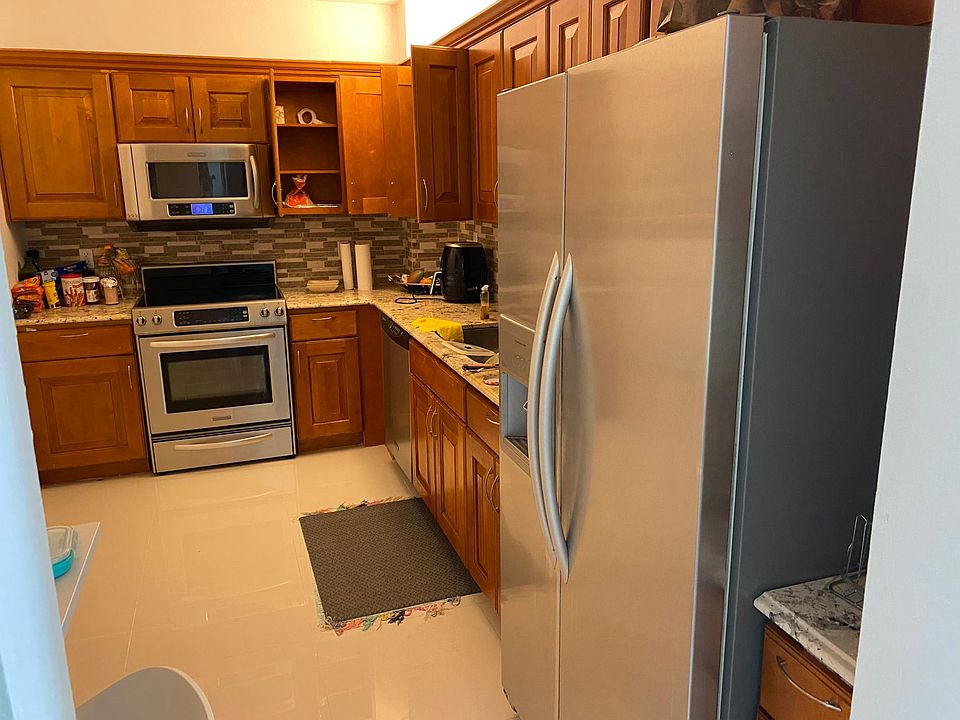 2nd image of 90 Edgewater Dr APT 1123