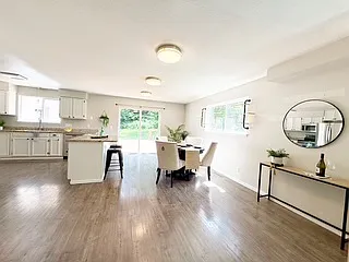 450 NE Riverhill Dr — Photo 12