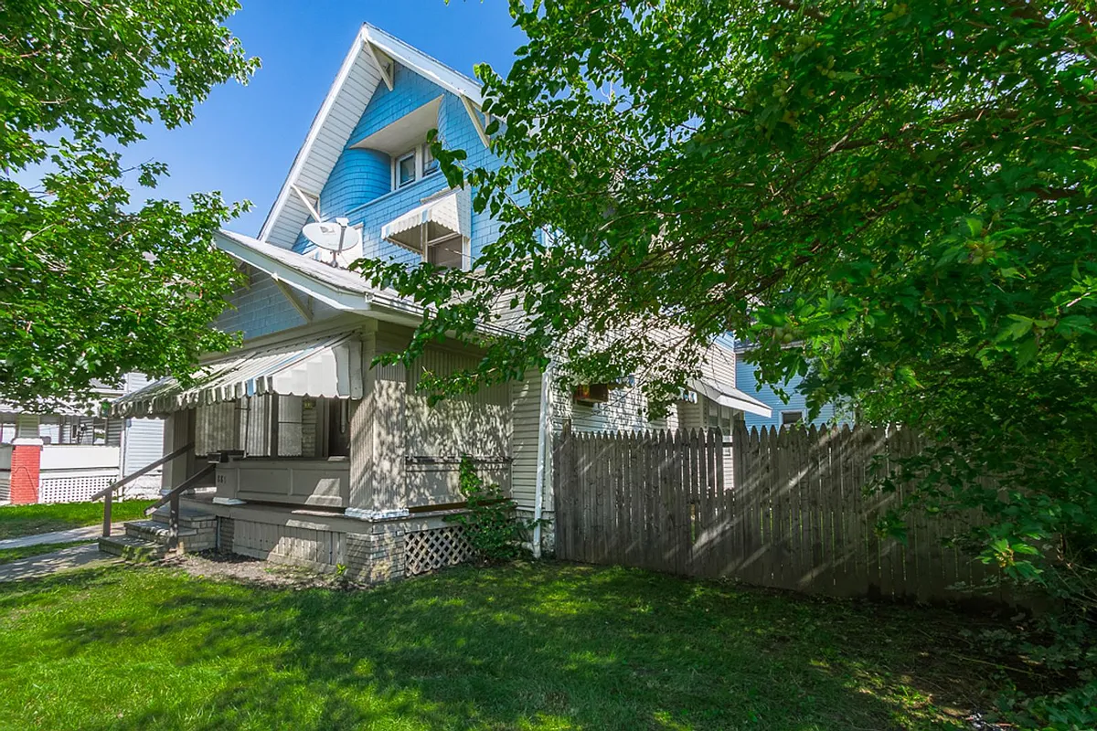 Building Photo - 881 Beardsley St