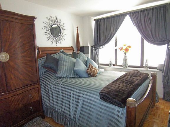 3rd image of 235 W 56th St APT 20J
