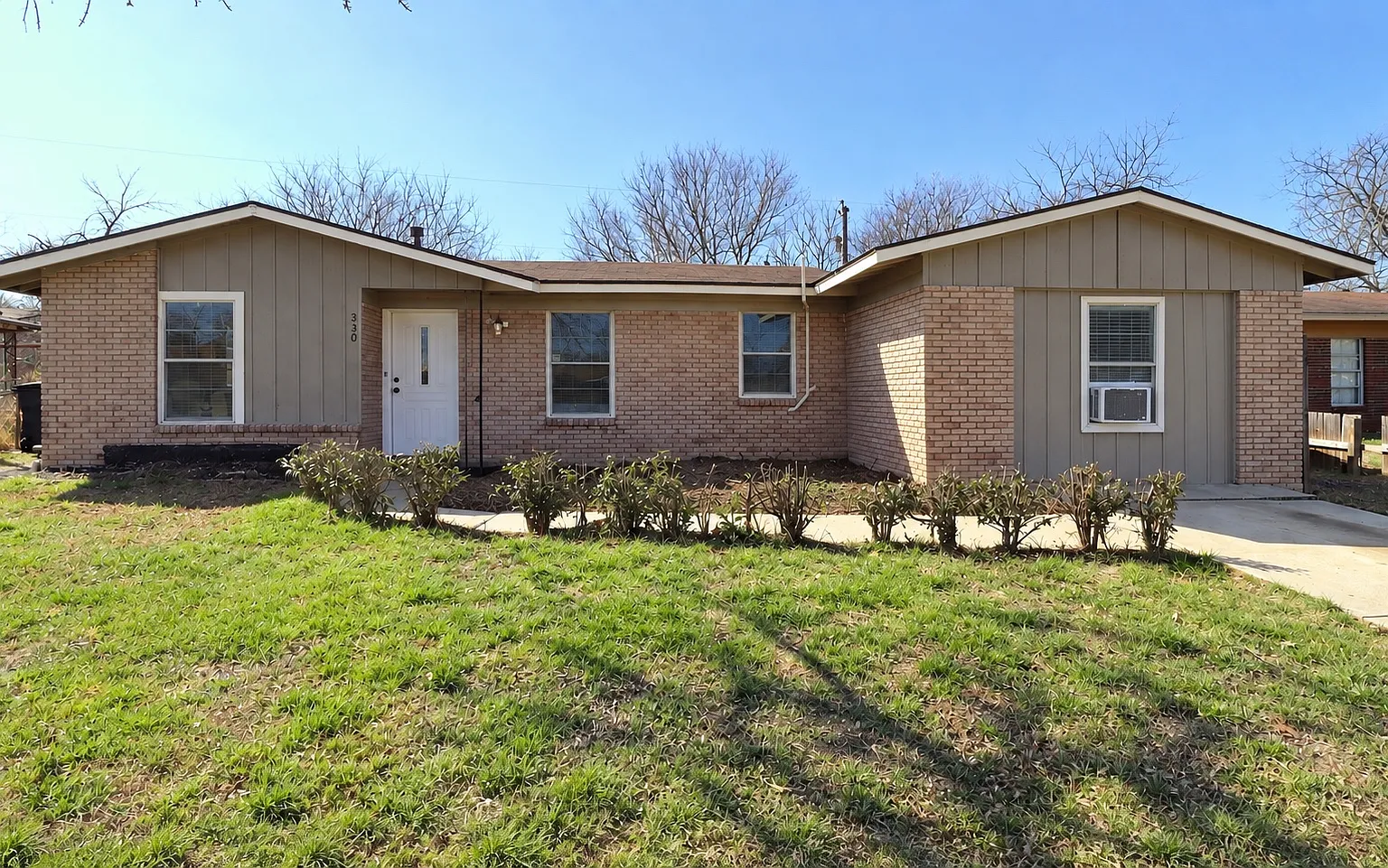4 bed, 1324 sqft, $1,425 — Photo 1