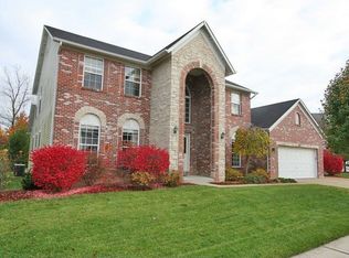 622 Crown Pointe Estates Ct, Ballwin, MO 63021