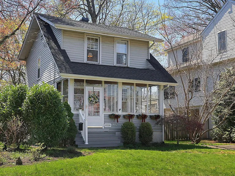 203 Edgar Ave — Photo 1