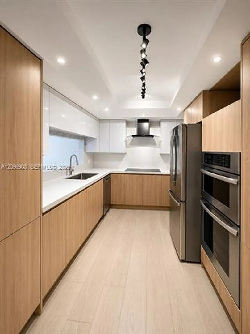 520 Brickell Key Dr cu-A1205, Miami, FL 33131 — Photo 1