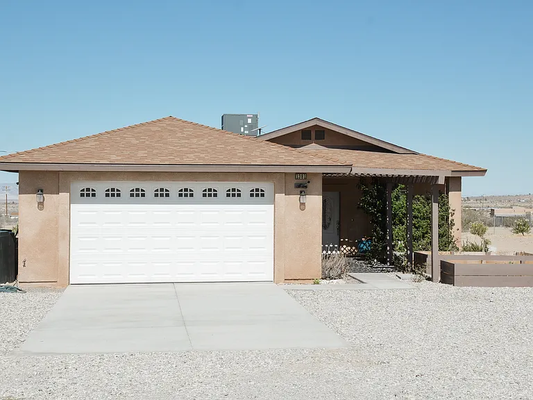 1381 Soledad Ave — Photo 2