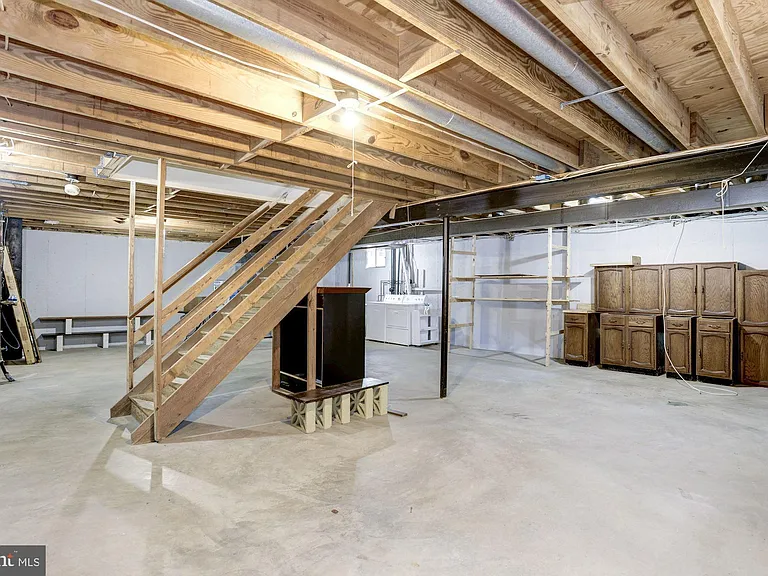 9012 Penn Manor Ct — Photo 31