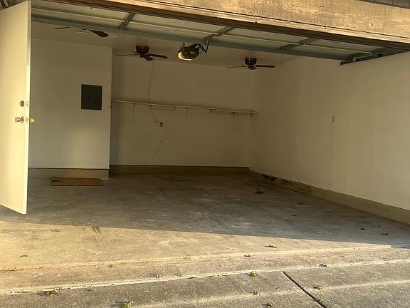 2nd image of 10435 Canyon Vlg