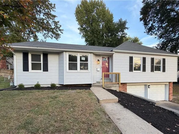 8241 Grandview St, Overland Park, KS 66204