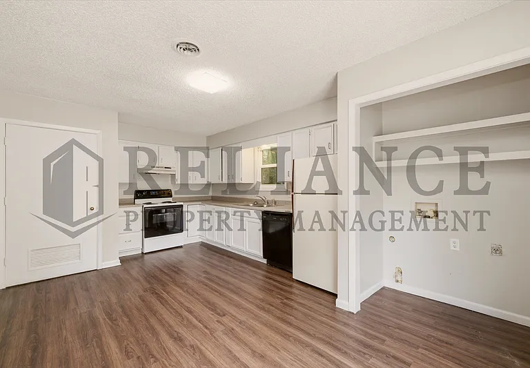 903 E Osie St — Photo 9