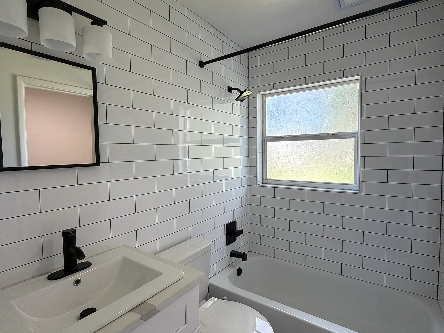3 bed, 1000 sqft, $1,695 — Photo 3