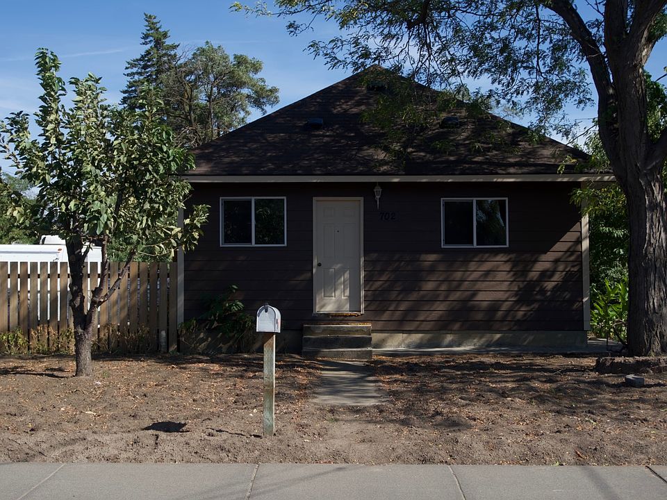 1st image of 702 N 12th Ave