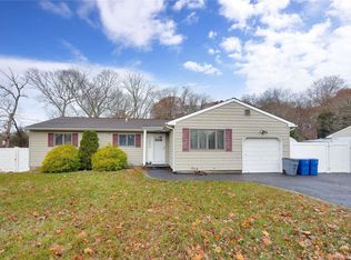 18 American Ave, Coram, NY 11727