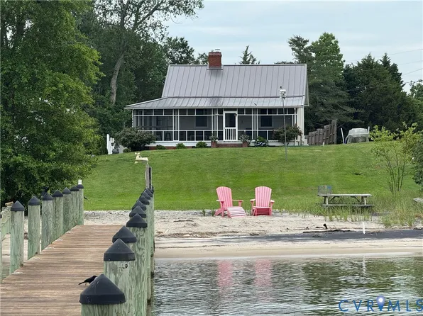 191 Point Breeze Ln, Dunnsville, VA 22454