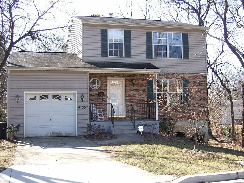 3BR 2 full 2 half baths Just lovely!