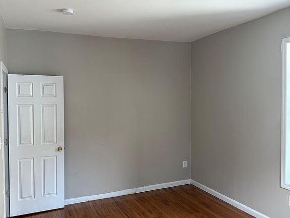 3rd image of 244 S Broadway #4