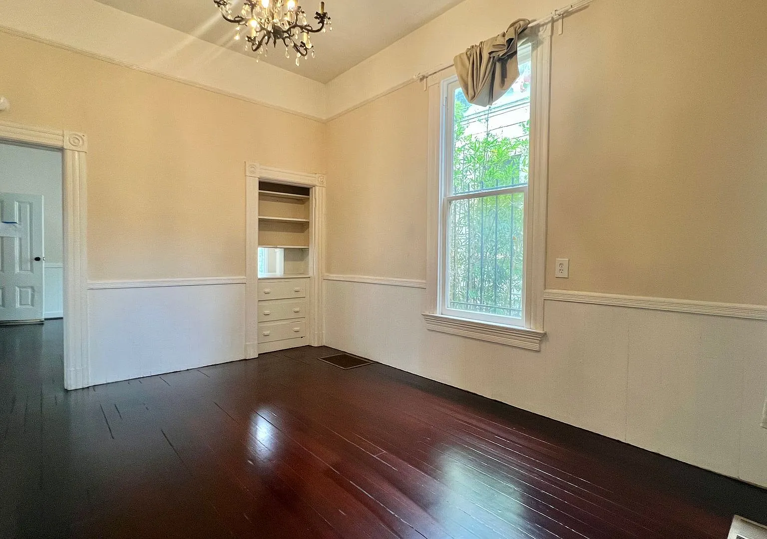 Sweet Charm 4bd 1.5ba Victorian House in West Oakland — Photo 4
