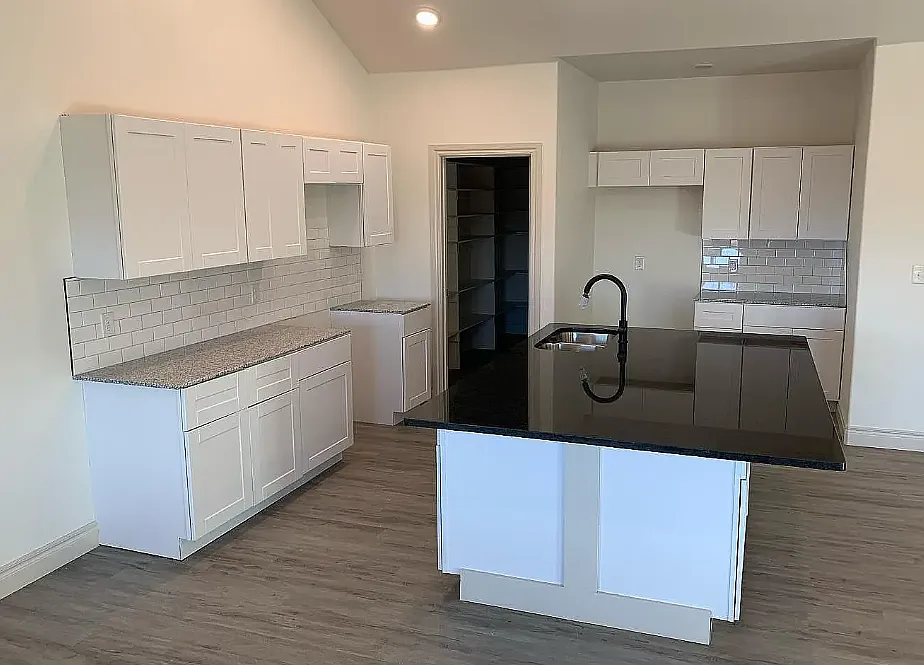 3 bed, 2.5 bath, 1800 sqft, $1,800 — Photo 2