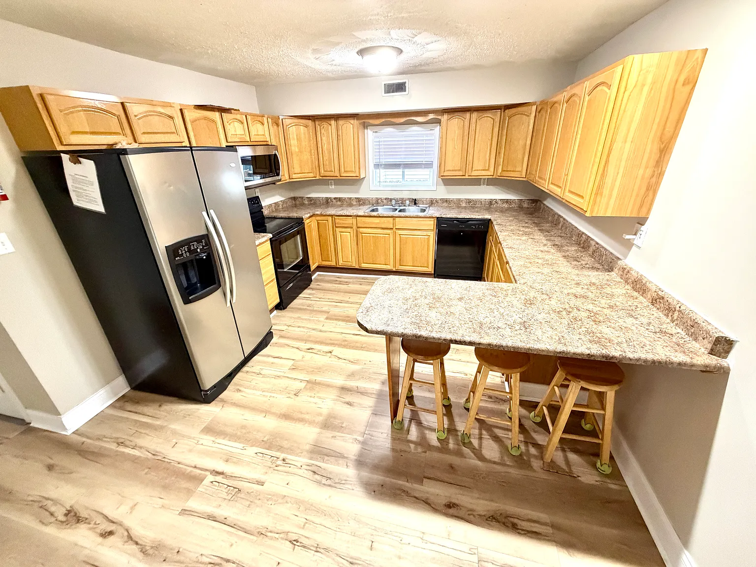 5 bed, 1856 sqft, $1,650 — Photo 2