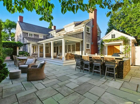 18 Mill St, Nantucket, MA 02554