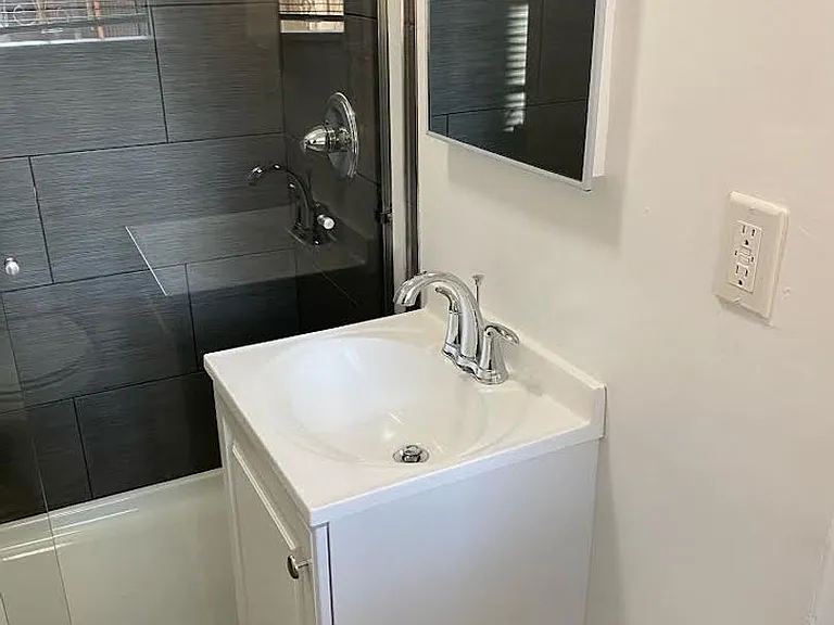 450 S Cochran Ave — Photo 10
