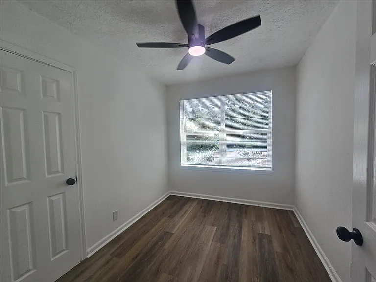 5102 Avenue L — Photo 27