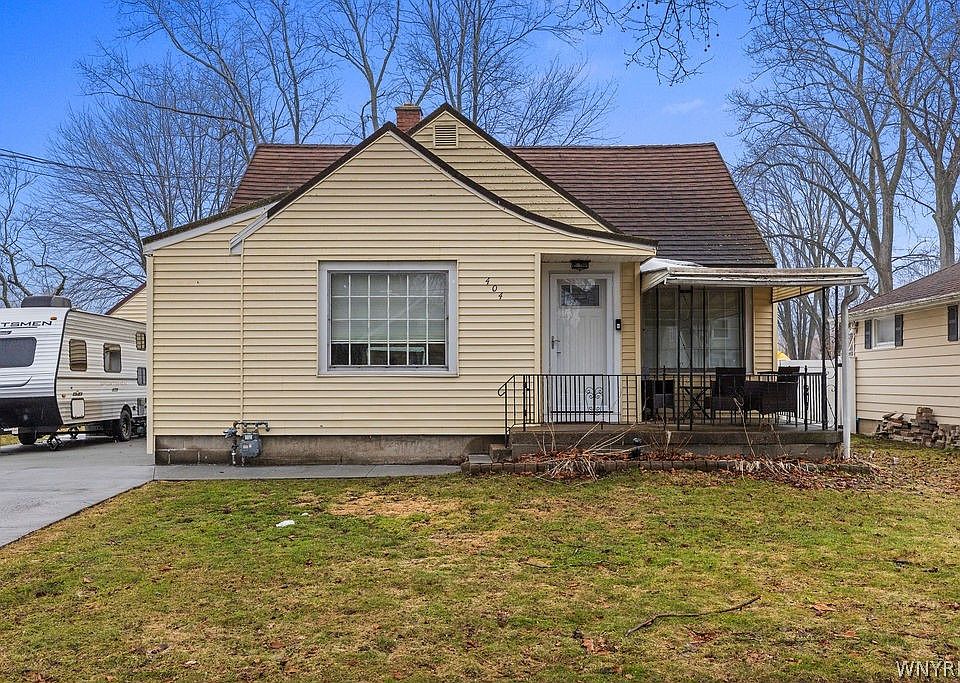 1st image of 404 E Stenzil St