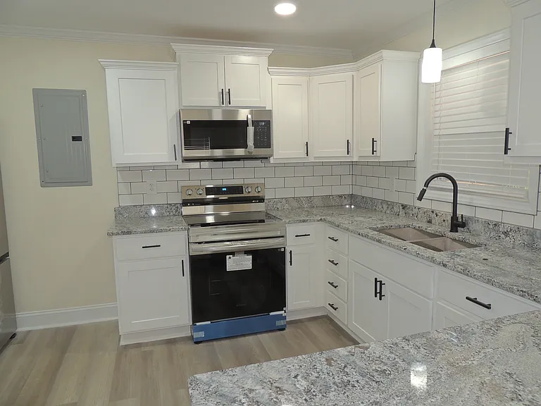 2025 Womble Dr — Photo 2