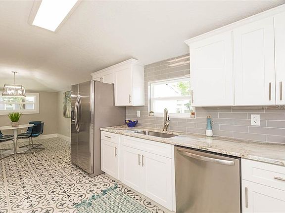 2nd image of 622 W Hancock St