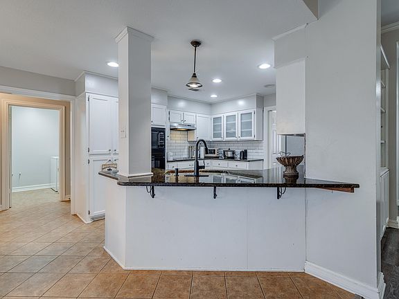 5th image of 102 Hidden Lakes Dr