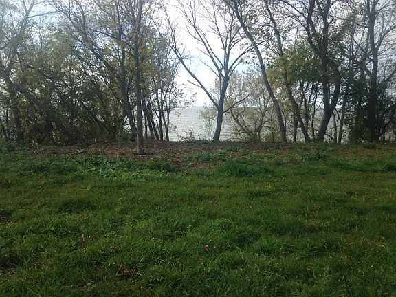 4th image of Lake Breeze Dr #1