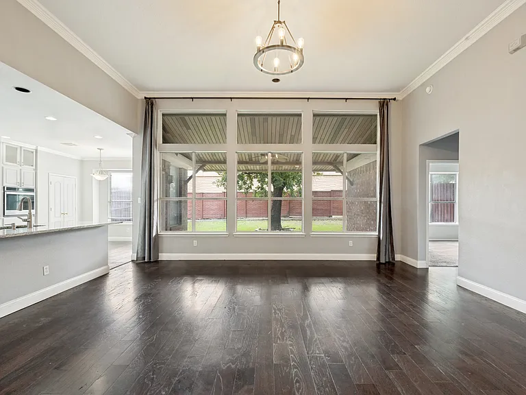 4849 Gloucester Dr — Photo 2