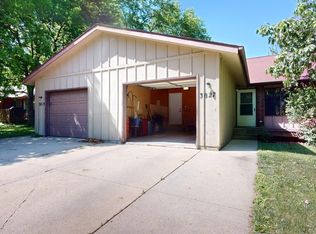 3827 Phoenix St, Ames, IA 50014