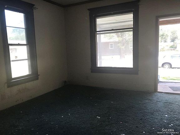 4th image of 644 Montrose St
