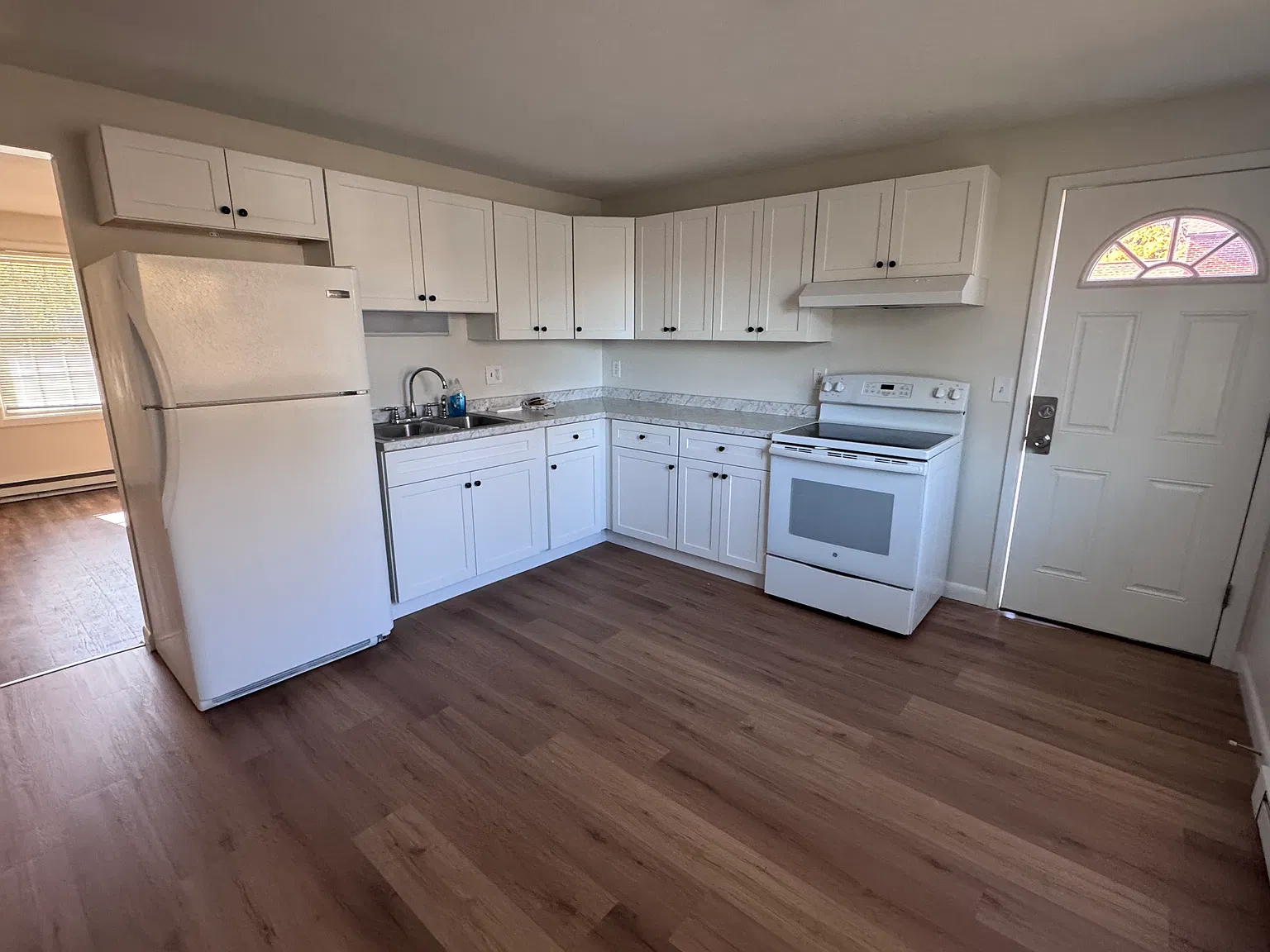 2 bed, 1.5 bath, 950 sqft, $1,900 — Photo 2
