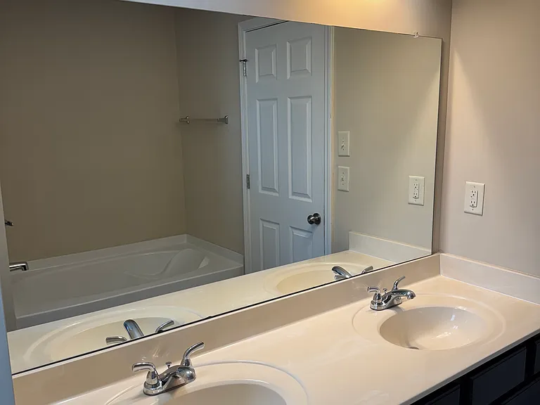 1620 Shire Village Dr — Photo 57