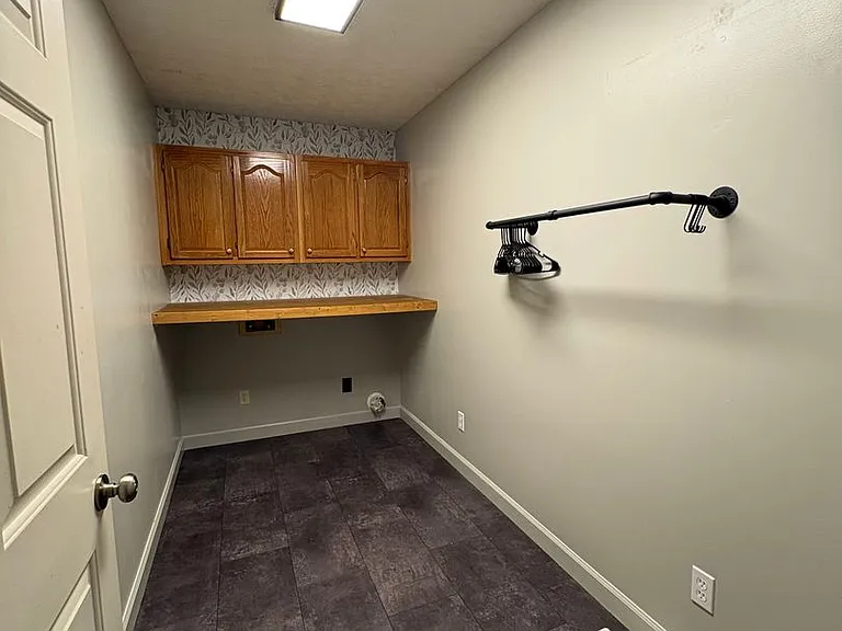 671 Circle Dr — Photo 13