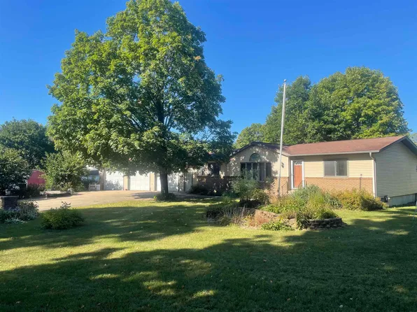 104 Jones St, Fayette, IA 52142