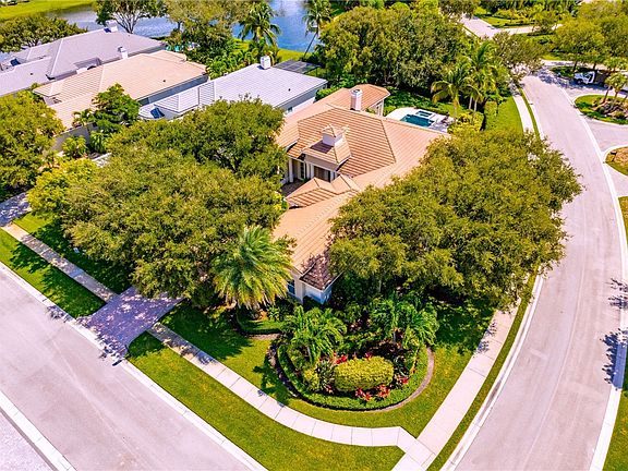 3rd image of 1300 Lake Bend Ct