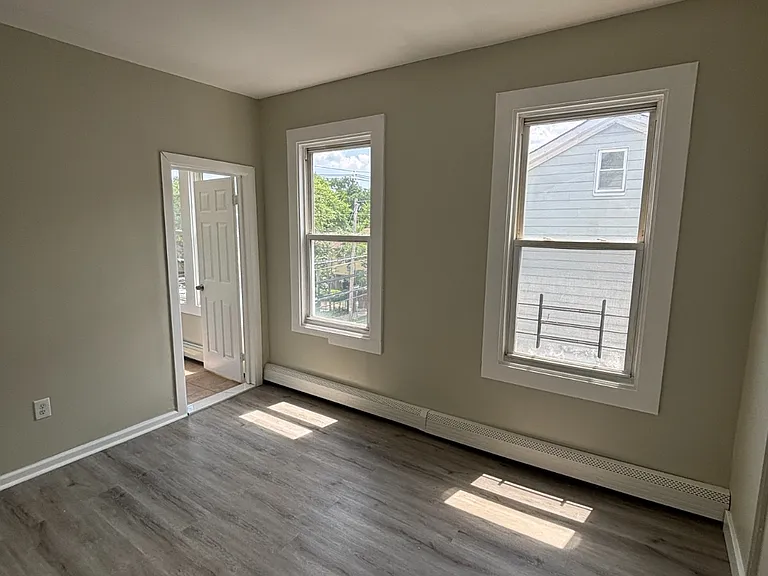 27-29 N Munn Ave #2 — Photo 3