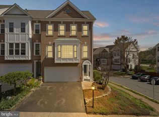5759 Governors Pond Cir, Alexandria, VA 22310