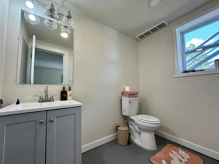 11922 Hillcrest Rd — Photo 23