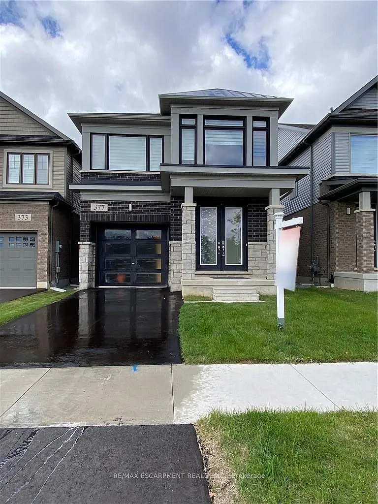 4 bed, $950 — Photo 1