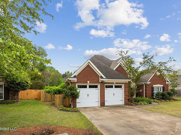 3rd image of 3241 Chateau Cir S