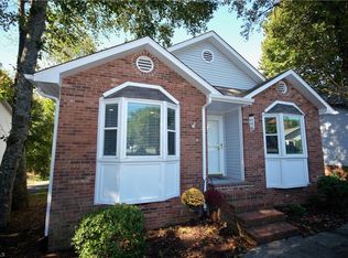 636 Lantern Ridge Dr, Winston Salem, NC 27104